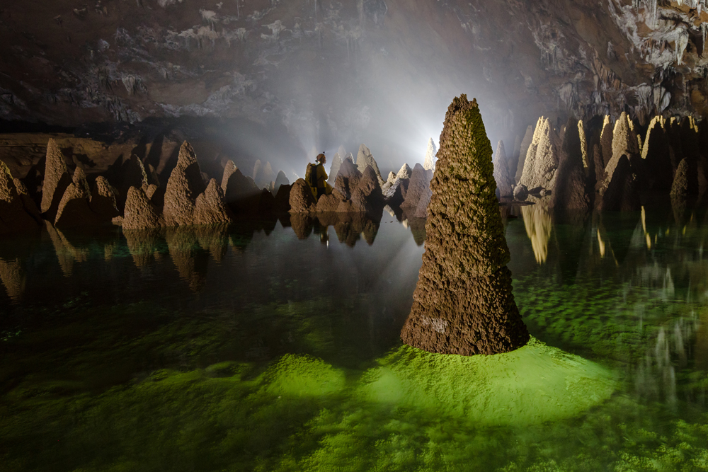 hang-va-nuoc-nut-cave-vietnam